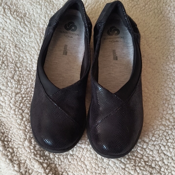 Clarks Black Textured Flats - Picture 1 of 6